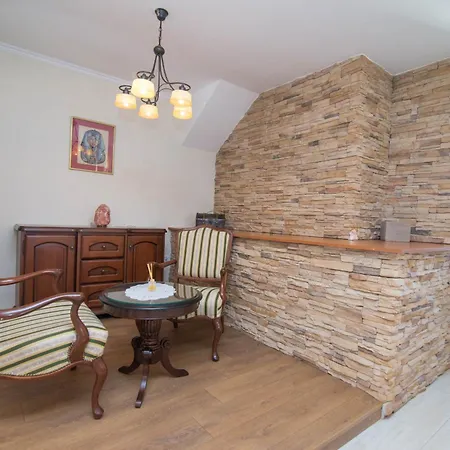 Nereo Apartment *